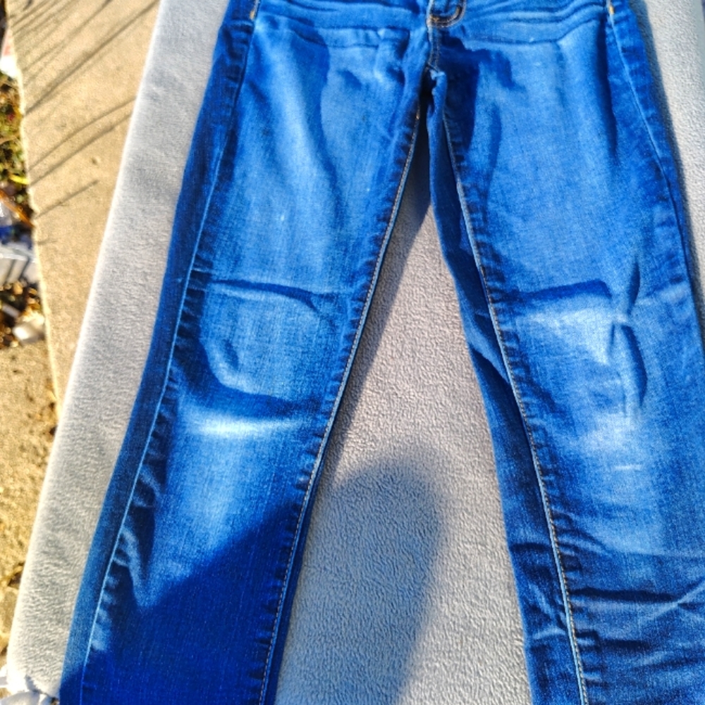 American eagle size 2 blue jeans